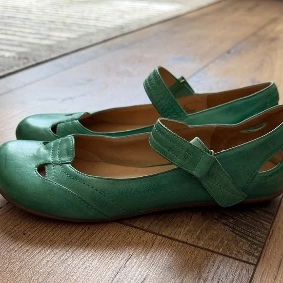 Miz Mooz Green Leather Mary Jane Flat Size 6 EUC - Picture 6 of 8